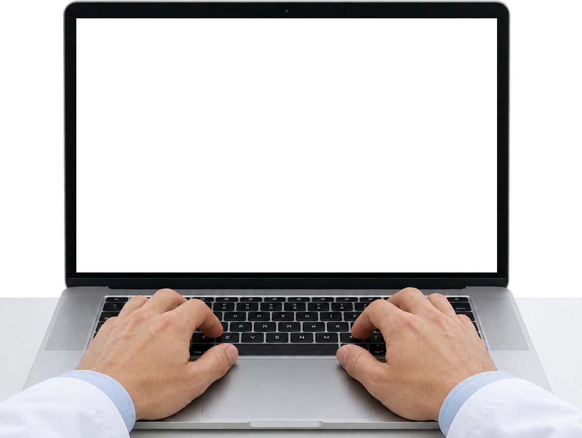 Médico usando notebook com demonstração do Ped Fácil na tela